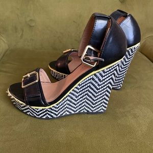Houndstooth wedge sandal